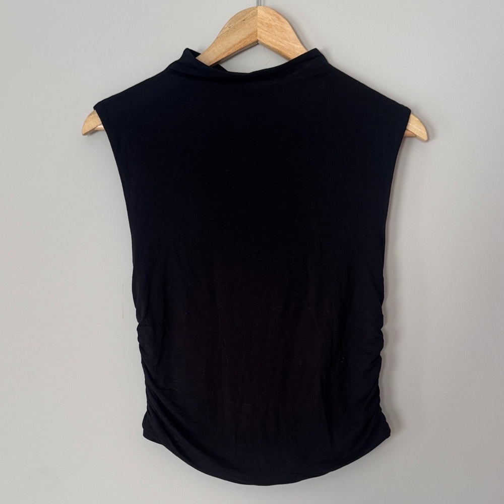 Mock neck Sleeveless Top